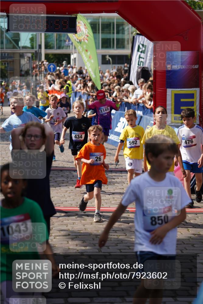 13.06.2025 - Holstenköstenlauf Felixshl http://msf.ph/oto/7923602 13.06.2025 16:07:08 Laufen 26, 34, 40, 124, 170, 306, 316, 434, 459, 467, 574, 575, 585, 592, 693, 699, 973, 1149, 1202, 1389 meine-sportfotos.de