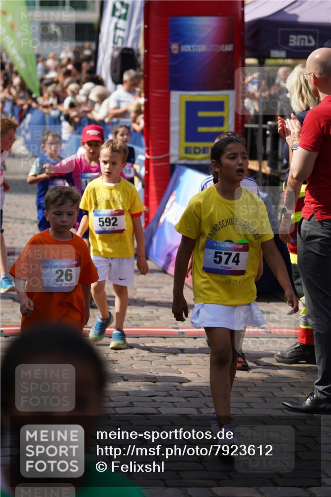 13.06.2025 - Holstenköstenlauf Felixshl http://msf.ph/oto/7923612 13.06.2025 16:07:09 Laufen 26, 34, 40, 124, 170, 172, 306, 315, 316, 434, 459, 467, 575, 592, 693, 699, 973, 1149, 1202 meine-sportfotos.de