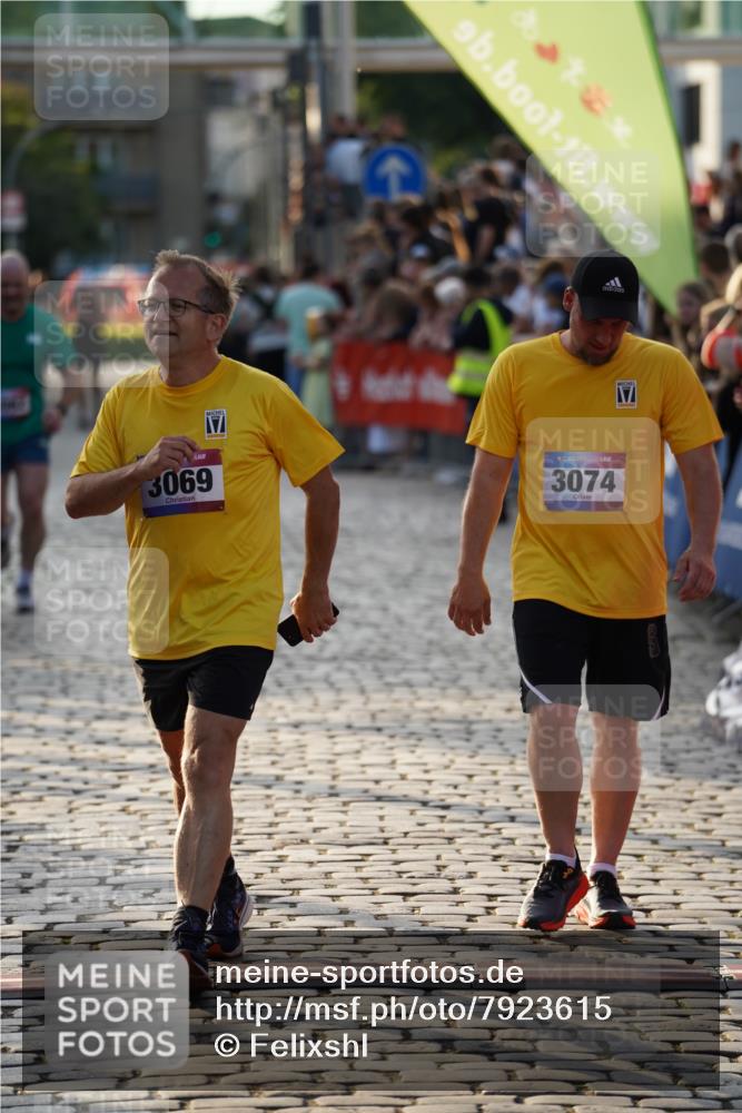13.06.2025 - Holstenköstenlauf Felixshl http://msf.ph/oto/7923615 13.06.2025 19:54:54 Laufen 3062, 3069, 3074 meine-sportfotos.de