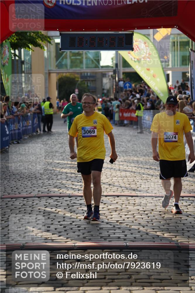13.06.2025 - Holstenköstenlauf Felixshl http://msf.ph/oto/7923619 13.06.2025 19:54:56 Laufen 3062, 3069, 3074 meine-sportfotos.de