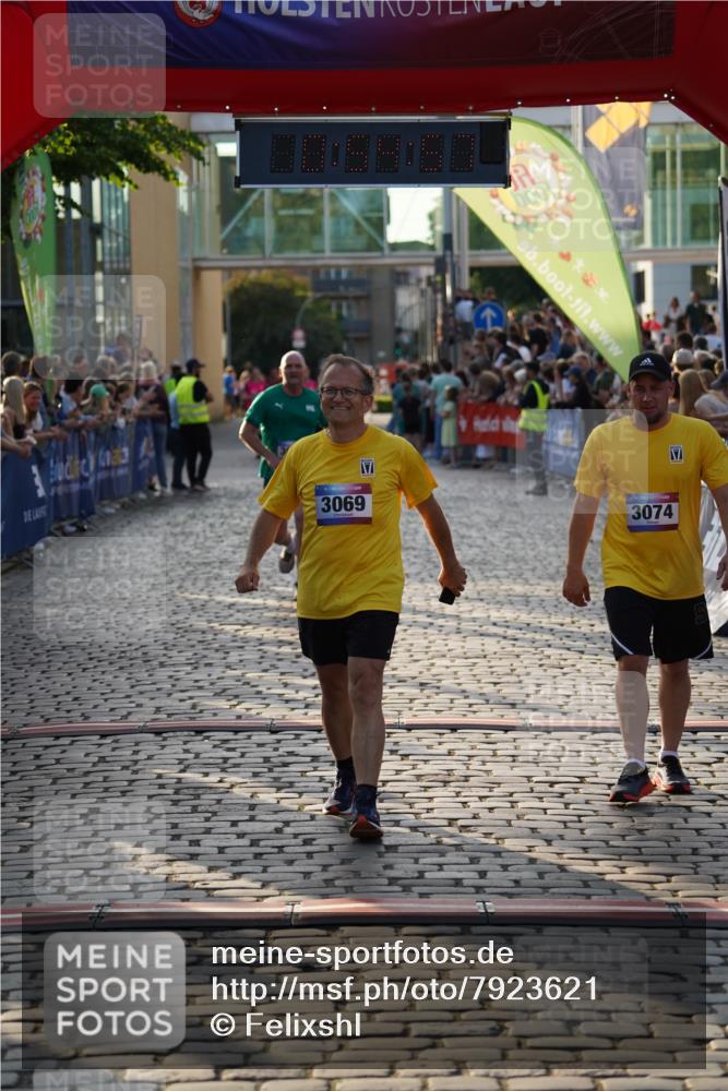 13.06.2025 - Holstenköstenlauf Felixshl http://msf.ph/oto/7923621 13.06.2025 19:54:56 Laufen 3062, 3069, 3074 meine-sportfotos.de