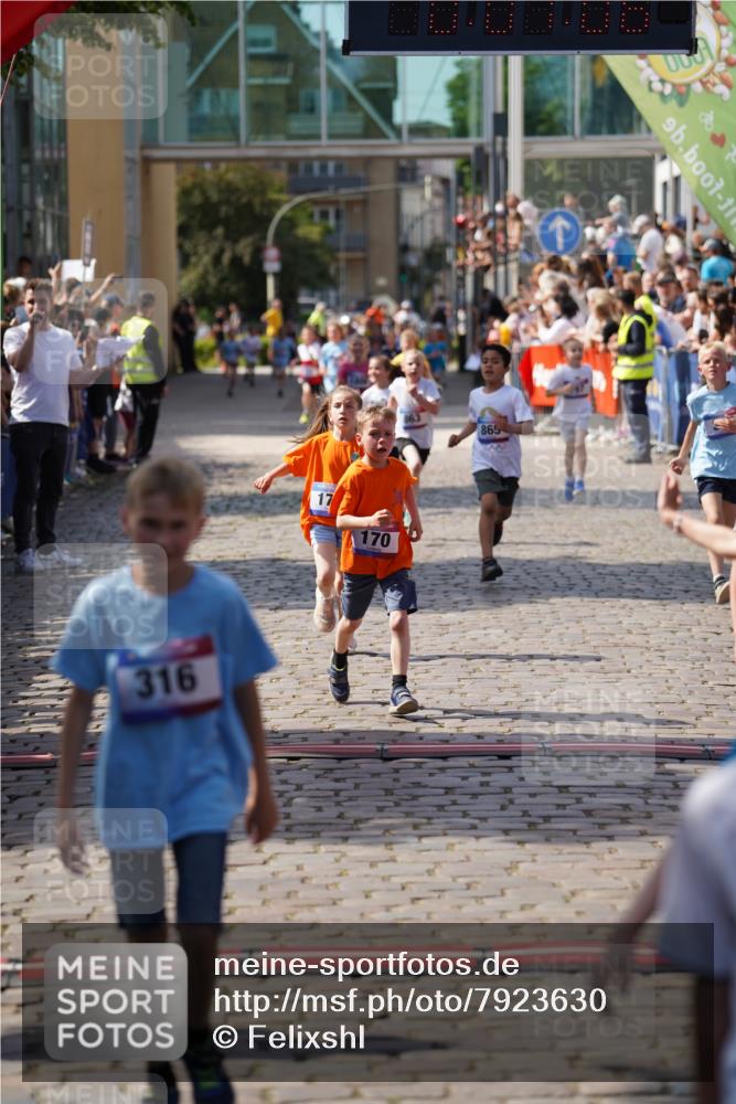 13.06.2025 - Holstenköstenlauf Felixshl http://msf.ph/oto/7923630 13.06.2025 16:07:15 Laufen 40, 124, 170, 172, 197, 315, 467, 575, 589, 847, 863, 865, 973, 1202, 1808 meine-sportfotos.de