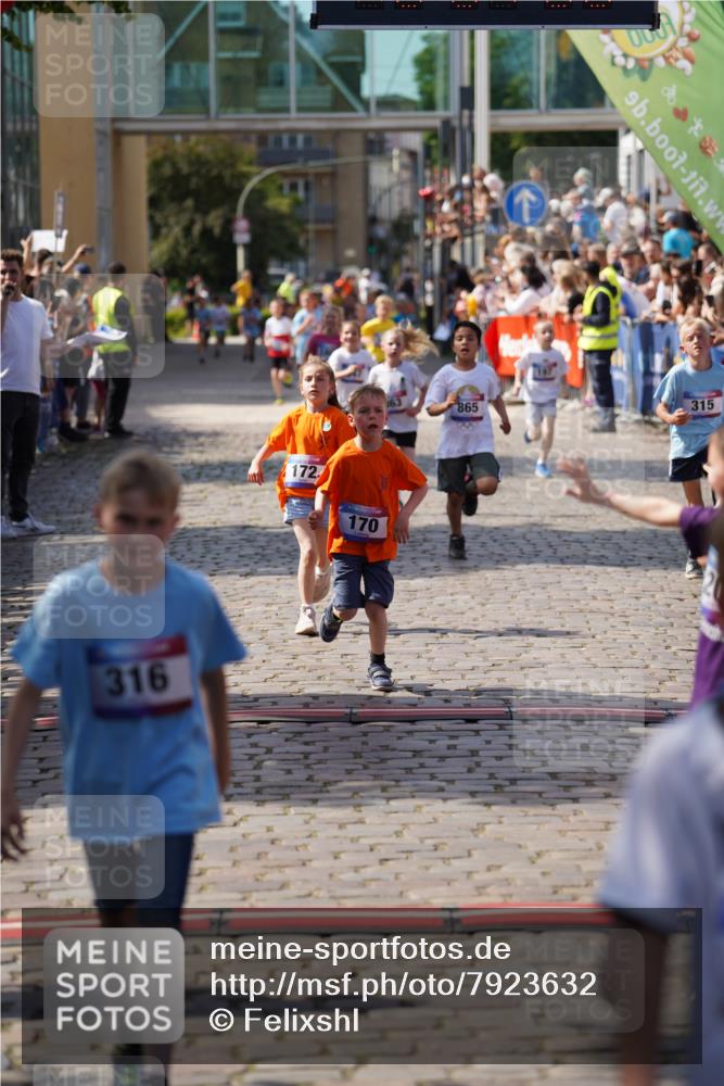 13.06.2025 - Holstenköstenlauf Felixshl http://msf.ph/oto/7923632 13.06.2025 16:07:15 Laufen 40, 124, 170, 172, 197, 315, 467, 575, 589, 847, 863, 865, 973, 1202, 1808 meine-sportfotos.de