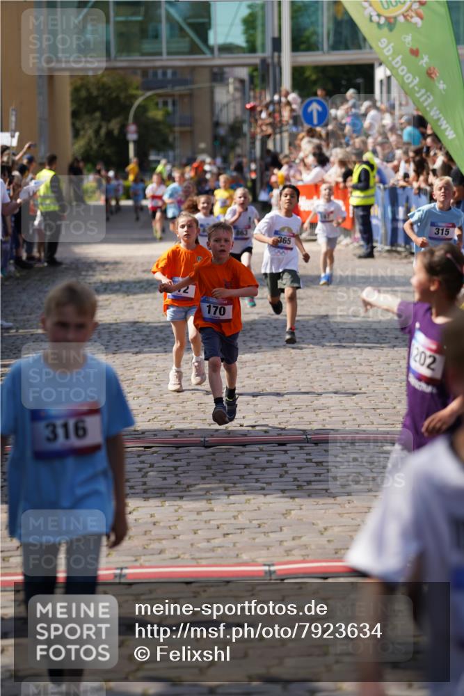 13.06.2025 - Holstenköstenlauf Felixshl http://msf.ph/oto/7923634 13.06.2025 16:07:15 Laufen 40, 124, 170, 172, 197, 315, 467, 575, 589, 847, 863, 865, 973, 1202, 1808 meine-sportfotos.de