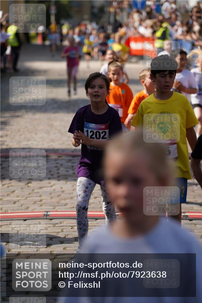 13.06.2025 - Holstenköstenlauf Felixshl http://msf.ph/oto/7923638 13.06.2025 16:07:18 Laufen 40, 53, 124, 170, 172, 197, 298, 315, 579, 589, 688, 847, 863, 865, 1146, 1808 meine-sportfotos.de