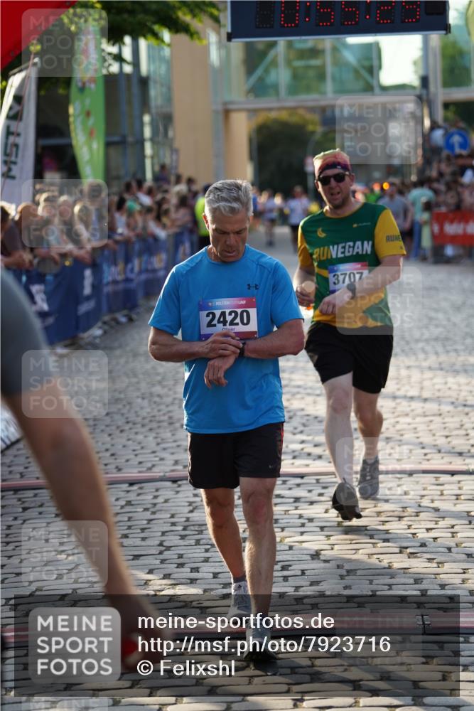 13.06.2025 - Holstenköstenlauf Felixshl http://msf.ph/oto/7923716 13.06.2025 19:55:28 Laufen 2307, 2420, 2424, 3707 meine-sportfotos.de