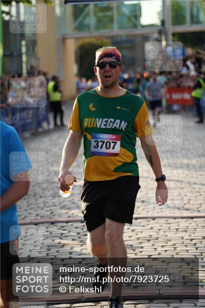 13.06.2025 - Holstenköstenlauf Felixshl http://msf.ph/oto/7923725 13.06.2025 19:55:30 Laufen 2297, 2307, 3707 meine-sportfotos.de