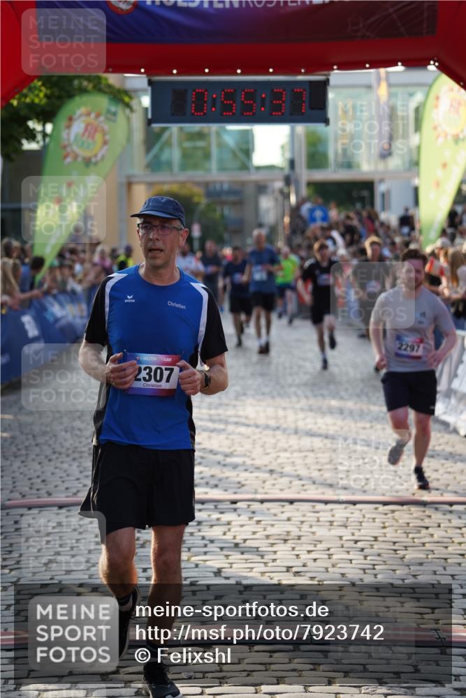 13.06.2025 - Holstenköstenlauf Felixshl http://msf.ph/oto/7923742 13.06.2025 19:55:36 Laufen 2065, 2297, 2307, 2499, 2965, 2967, 3304, 3657 meine-sportfotos.de