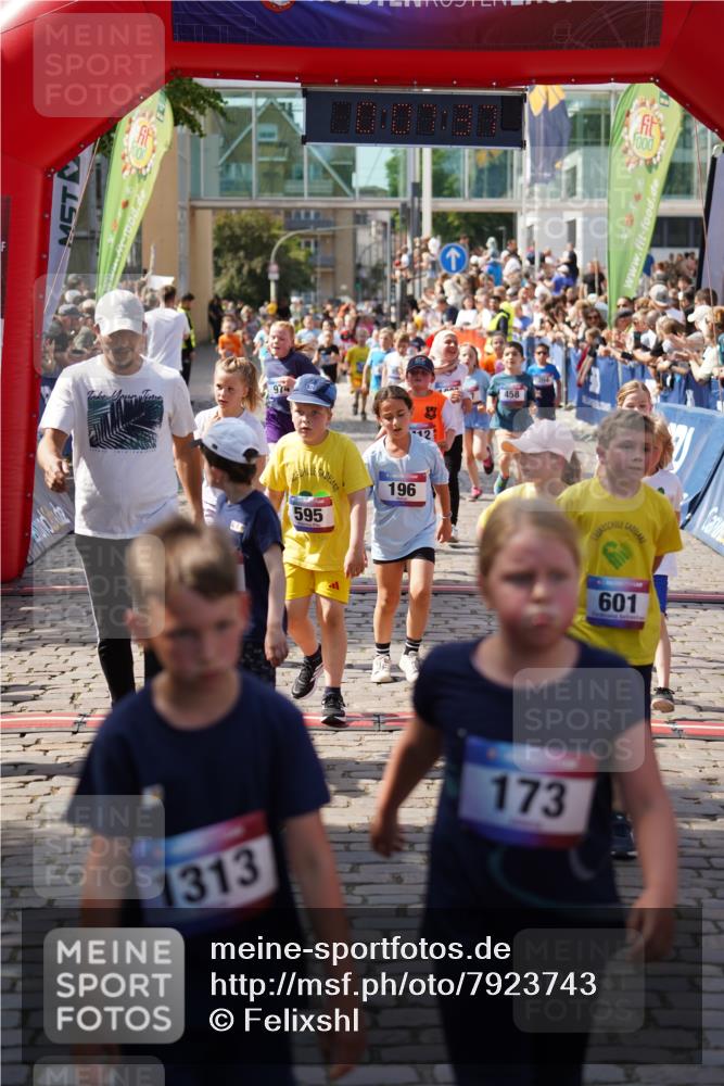 13.06.2025 - Holstenköstenlauf Felixshl http://msf.ph/oto/7923743 13.06.2025 16:07:46 Laufen 18, 175, 196, 204, 297, 432, 439, 458, 580, 595, 596, 842, 853, 955, 959, 974, 1184, 1185, 1301, 1412, 1817 meine-sportfotos.de
