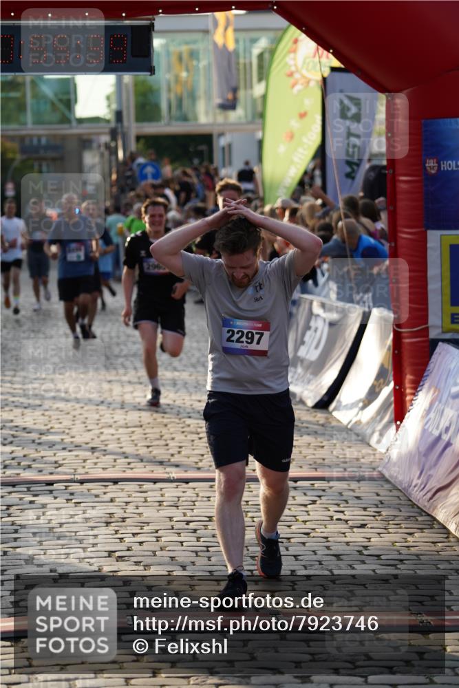 13.06.2025 - Holstenköstenlauf Felixshl http://msf.ph/oto/7923746 13.06.2025 19:55:38 Laufen 2065, 2107, 2297, 2307, 2499, 2619, 2965, 2967, 3304, 3657, 3732 meine-sportfotos.de