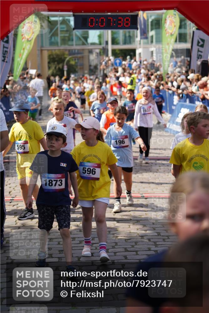13.06.2025 - Holstenköstenlauf Felixshl http://msf.ph/oto/7923747 13.06.2025 16:07:48 Laufen 18, 175, 204, 297, 432, 439, 442, 458, 580, 706, 846, 853, 955, 959, 974, 1184, 1185, 1301, 1412, 1817 meine-sportfotos.de
