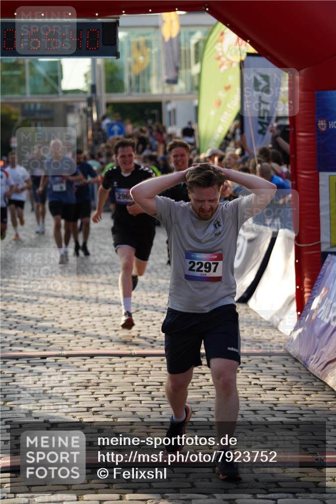 13.06.2025 - Holstenköstenlauf Felixshl http://msf.ph/oto/7923752 13.06.2025 19:55:39 Laufen 2065, 2107, 2297, 2307, 2499, 2619, 2965, 2967, 3304, 3657, 3732 meine-sportfotos.de