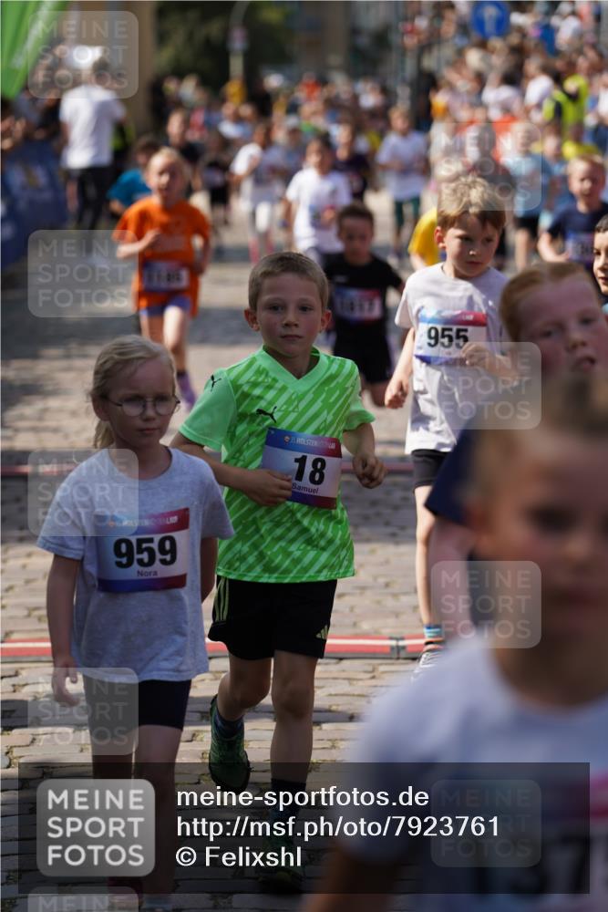 13.06.2025 - Holstenköstenlauf Felixshl http://msf.ph/oto/7923761 13.06.2025 16:07:53 Laufen 18, 175, 204, 304, 325, 432, 439, 442, 456, 458, 461, 464, 580, 581, 584, 588, 687, 706, 838, 846, 857, 955, 1037, 1041, 1183, 1184, 1185, 1187, 1206, 1301, 1817 meine-sportfotos.de