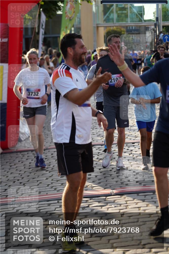 13.06.2025 - Holstenköstenlauf Felixshl http://msf.ph/oto/7923768 13.06.2025 19:55:47 Laufen 2065, 2107, 2619, 2657, 3240, 3304, 3657, 3662, 3732, 3777 meine-sportfotos.de