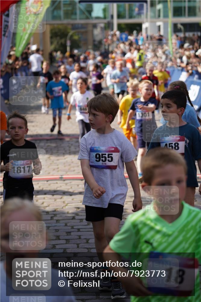 13.06.2025 - Holstenköstenlauf Felixshl http://msf.ph/oto/7923773 13.06.2025 16:07:55 Laufen 52, 204, 304, 325, 432, 442, 456, 461, 464, 580, 581, 584, 588, 687, 706, 838, 846, 857, 1037, 1041, 1183, 1184, 1185, 1187, 1206, 1301, 1817, 1898 meine-sportfotos.de