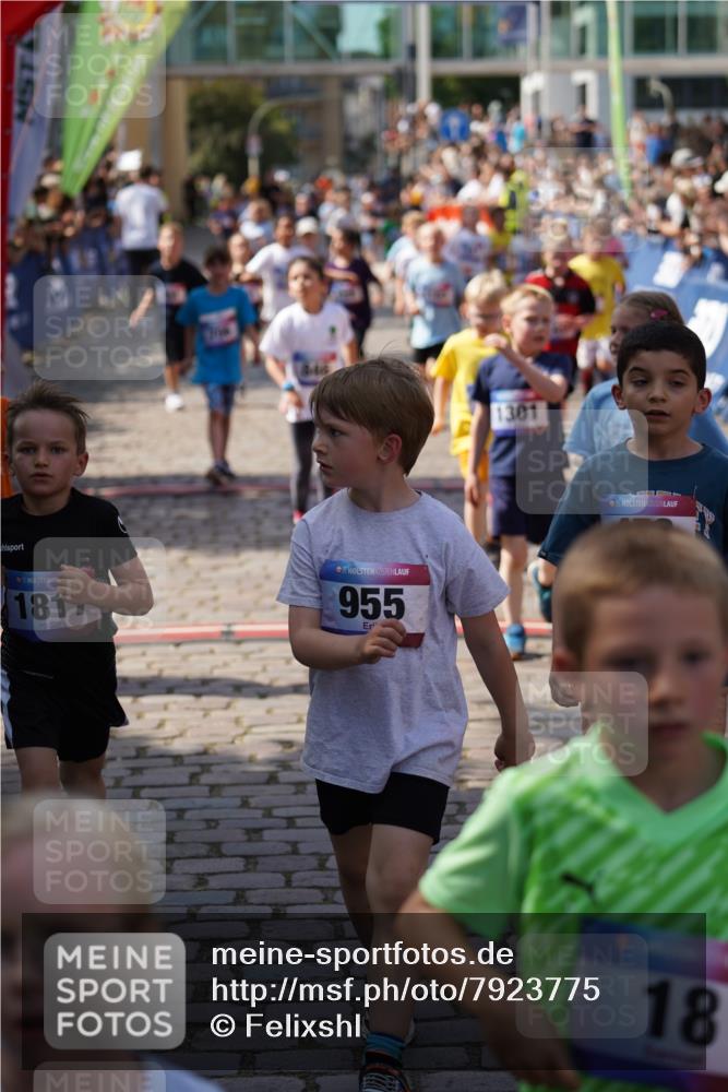 13.06.2025 - Holstenköstenlauf Felixshl http://msf.ph/oto/7923775 13.06.2025 16:07:56 Laufen 52, 304, 325, 432, 442, 456, 461, 464, 580, 581, 584, 588, 687, 706, 838, 846, 857, 1037, 1041, 1183, 1184, 1185, 1187, 1206, 1301, 1817, 1898 meine-sportfotos.de