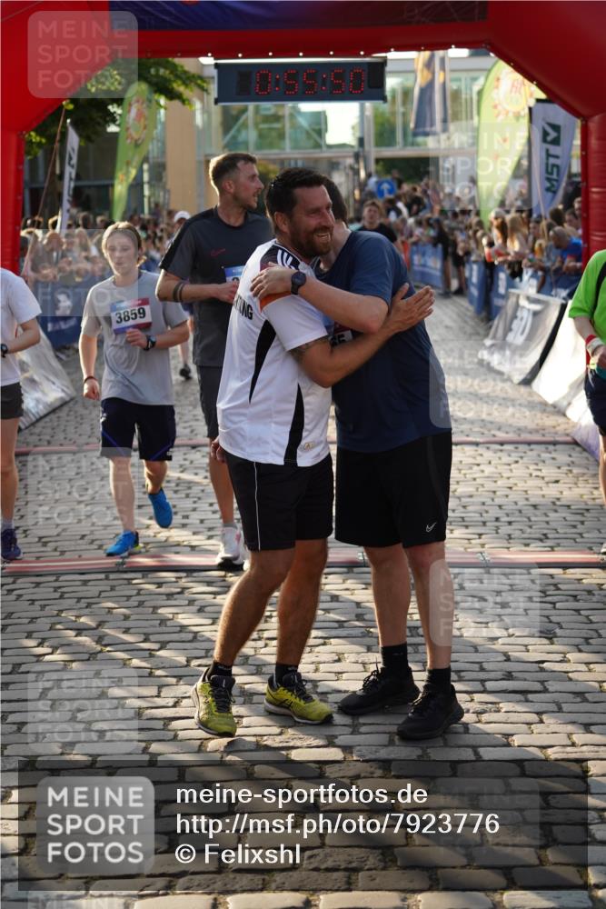 13.06.2025 - Holstenköstenlauf Felixshl http://msf.ph/oto/7923776 13.06.2025 19:55:49 Laufen 2107, 2619, 2657, 3129, 3240, 3591, 3662, 3732, 3777 meine-sportfotos.de