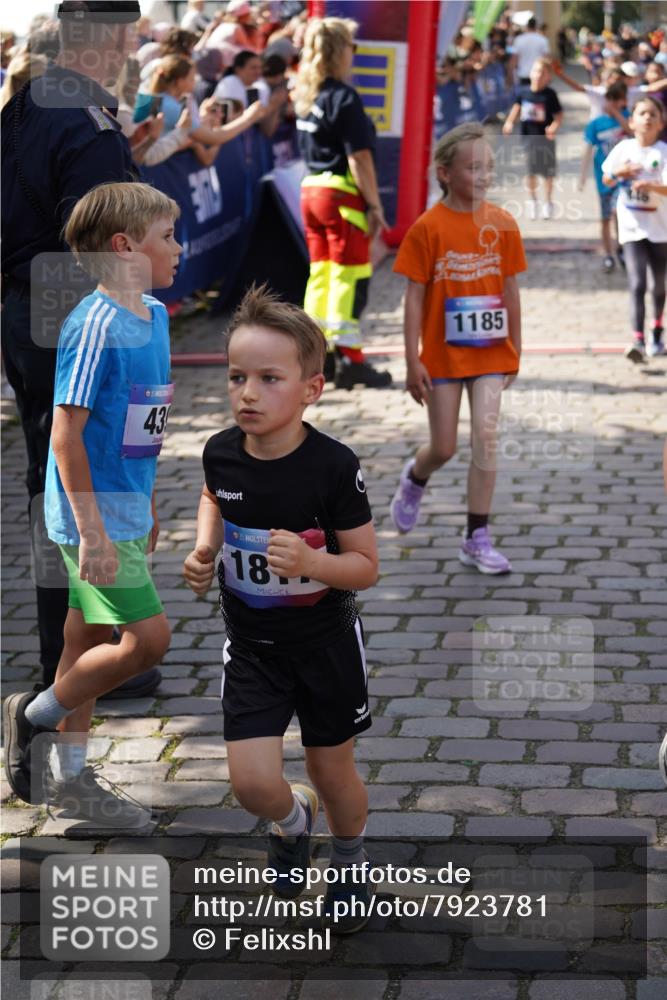13.06.2025 - Holstenköstenlauf Felixshl http://msf.ph/oto/7923781 13.06.2025 16:07:57 Laufen 52, 304, 325, 432, 441, 442, 456, 461, 464, 580, 581, 584, 588, 687, 706, 838, 846, 857, 966, 1037, 1041, 1183, 1184, 1185, 1187, 1206, 1301, 1817, 1898 meine-sportfotos.de