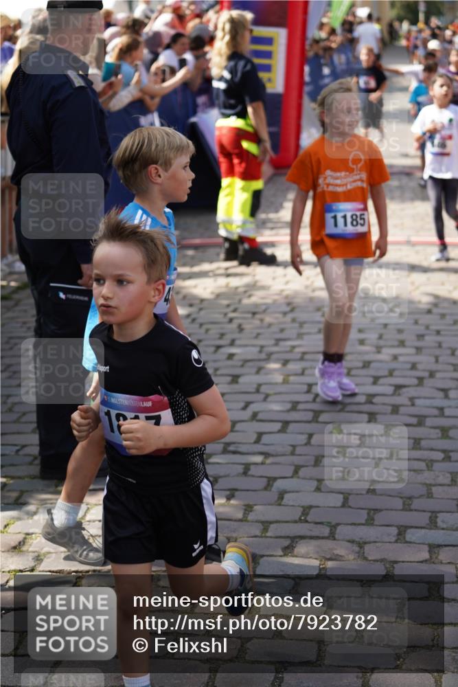 13.06.2025 - Holstenköstenlauf Felixshl http://msf.ph/oto/7923782 13.06.2025 16:07:57 Laufen 52, 304, 325, 432, 441, 442, 456, 461, 464, 580, 581, 584, 588, 687, 706, 838, 846, 857, 966, 1037, 1041, 1183, 1184, 1185, 1187, 1206, 1301, 1817, 1898 meine-sportfotos.de