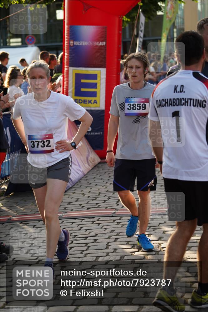 13.06.2025 - Holstenköstenlauf Felixshl http://msf.ph/oto/7923787 13.06.2025 19:55:50 Laufen 2107, 2619, 2657, 3129, 3240, 3591, 3662, 3732, 3777 meine-sportfotos.de