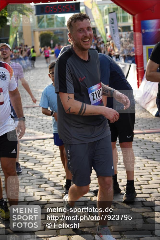 13.06.2025 - Holstenköstenlauf Felixshl http://msf.ph/oto/7923795 13.06.2025 19:55:53 Laufen 2241, 2657, 3129, 3171, 3183, 3240, 3591, 3662, 3777 meine-sportfotos.de