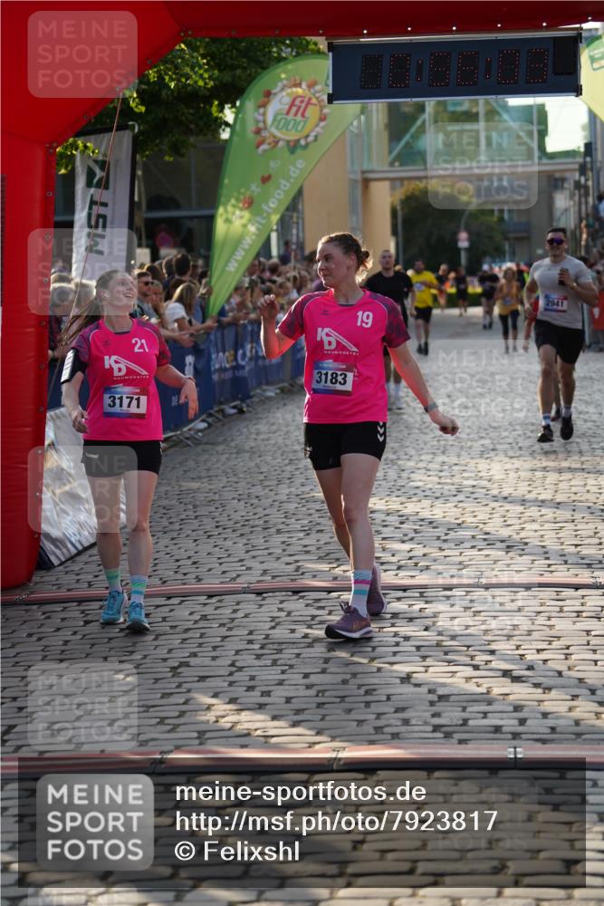 13.06.2025 - Holstenköstenlauf Felixshl http://msf.ph/oto/7923817 13.06.2025 19:56:02 Laufen 2114, 2241, 2550, 2564, 2941, 3171, 3183, 3767 meine-sportfotos.de