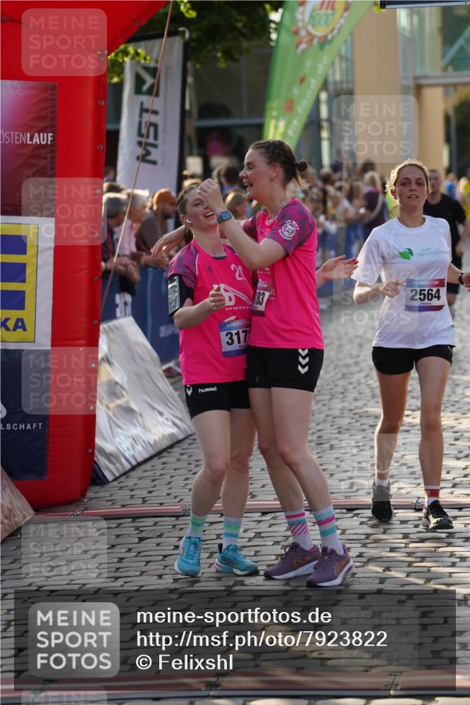 13.06.2025 - Holstenköstenlauf Felixshl http://msf.ph/oto/7923822 13.06.2025 19:56:03 Laufen 2114, 2241, 2550, 2564, 2941, 3171, 3183, 3767 meine-sportfotos.de
