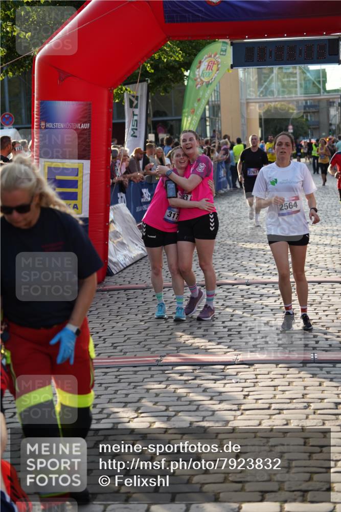 13.06.2025 - Holstenköstenlauf Felixshl http://msf.ph/oto/7923832 13.06.2025 19:56:04 Laufen 2114, 2460, 2550, 2564, 2941, 3171, 3183, 3767 meine-sportfotos.de