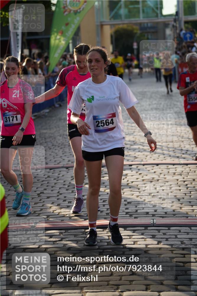 13.06.2025 - Holstenköstenlauf Felixshl http://msf.ph/oto/7923844 13.06.2025 19:56:06 Laufen 2114, 2460, 2550, 2564, 2941, 3659, 3767 meine-sportfotos.de