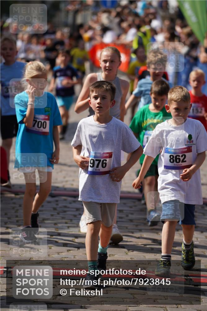 13.06.2025 - Holstenköstenlauf Felixshl http://msf.ph/oto/7923845 13.06.2025 16:08:16 Laufen 7, 191, 317, 322, 448, 454, 468, 578, 582, 683, 700, 862, 956, 976, 1044, 1046, 1148, 1151, 1152, 1204 meine-sportfotos.de