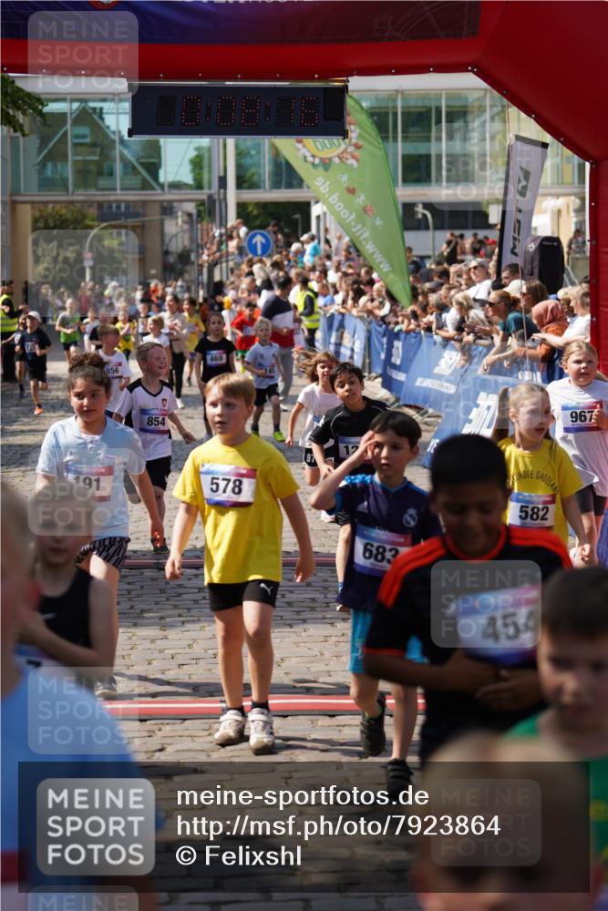 13.06.2025 - Holstenköstenlauf Felixshl http://msf.ph/oto/7923864 13.06.2025 16:08:25 Laufen 7, 191, 433, 446, 450, 469, 578, 582, 597, 695, 854, 856, 956, 967, 1145, 1204, 1209, 1210, 1213, 1385, 1421 meine-sportfotos.de