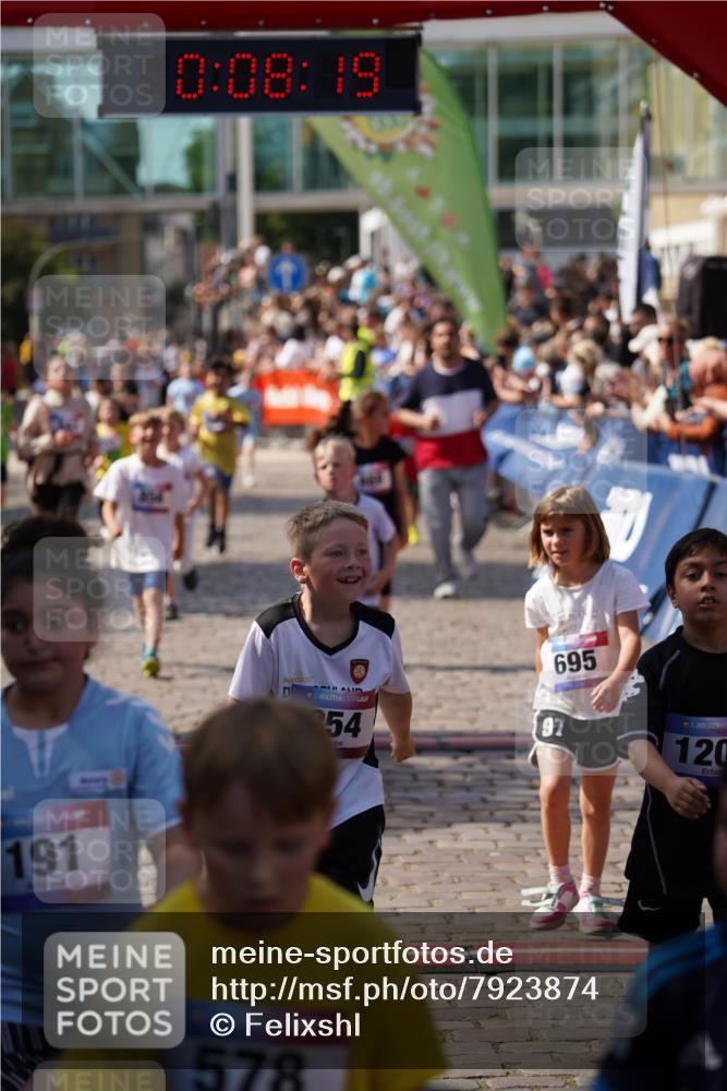 13.06.2025 - Holstenköstenlauf Felixshl http://msf.ph/oto/7923874 13.06.2025 16:08:28 Laufen 289, 433, 446, 450, 469, 597, 695, 854, 856, 967, 1145, 1204, 1209, 1210, 1213, 1302, 1385, 1421 meine-sportfotos.de