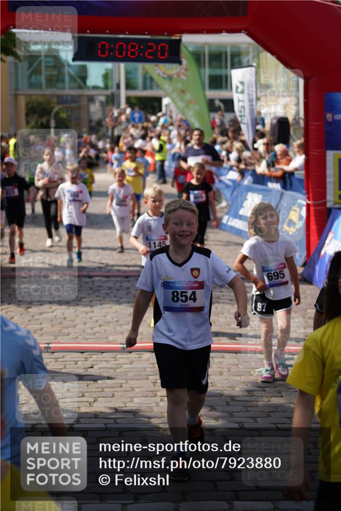13.06.2025 - Holstenköstenlauf Felixshl http://msf.ph/oto/7923880 13.06.2025 16:08:29 Laufen 289, 433, 446, 450, 469, 597, 695, 854, 856, 967, 1145, 1209, 1210, 1213, 1302, 1385, 1421 meine-sportfotos.de