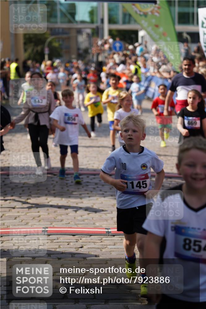 13.06.2025 - Holstenköstenlauf Felixshl http://msf.ph/oto/7923886 13.06.2025 16:08:31 Laufen 289, 295, 433, 446, 450, 469, 597, 856, 1145, 1209, 1210, 1213, 1302, 1385, 1421, 1806 meine-sportfotos.de