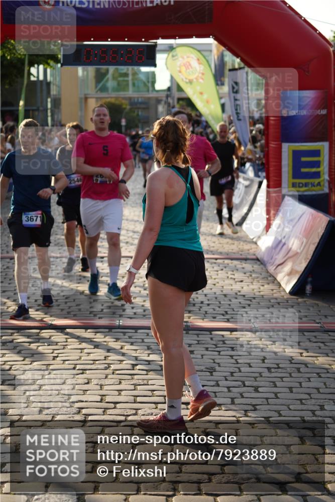 13.06.2025 - Holstenköstenlauf Felixshl http://msf.ph/oto/7923889 13.06.2025 19:56:26 Laufen 2055, 2141, 2150, 2184, 2317, 2546, 2589, 2606, 3005, 3222, 3671, 3917, 3969 meine-sportfotos.de
