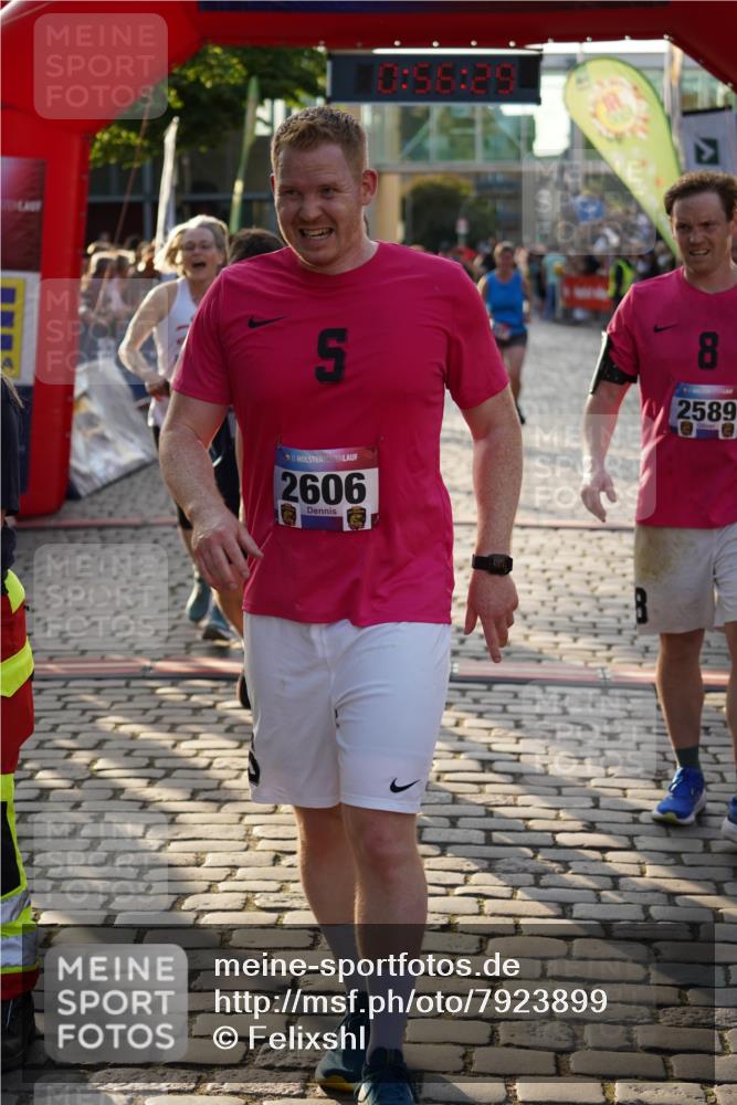 13.06.2025 - Holstenköstenlauf Felixshl http://msf.ph/oto/7923899 13.06.2025 19:56:28 Laufen 2141, 2150, 2184, 2317, 2546, 2589, 2606, 3005, 3167, 3222, 3917, 3937, 3969 meine-sportfotos.de