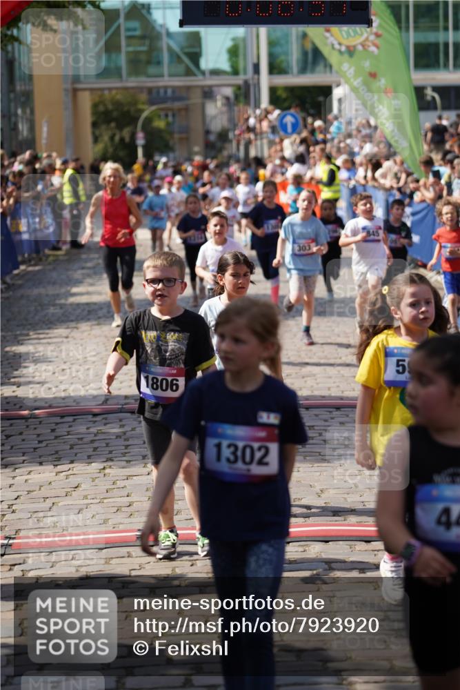 13.06.2025 - Holstenköstenlauf Felixshl http://msf.ph/oto/7923920 13.06.2025 16:08:40 Laufen 289, 291, 295, 303, 686, 839, 843, 845, 858, 861, 964, 1051, 1208, 1214, 1305, 1311, 1314, 1806 meine-sportfotos.de