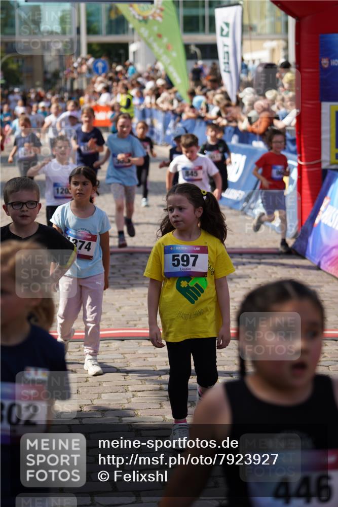13.06.2025 - Holstenköstenlauf Felixshl http://msf.ph/oto/7923927 13.06.2025 16:08:42 Laufen 291, 295, 303, 685, 686, 711, 839, 843, 845, 858, 859, 861, 964, 1051, 1208, 1214, 1305, 1311, 1314, 1806 meine-sportfotos.de