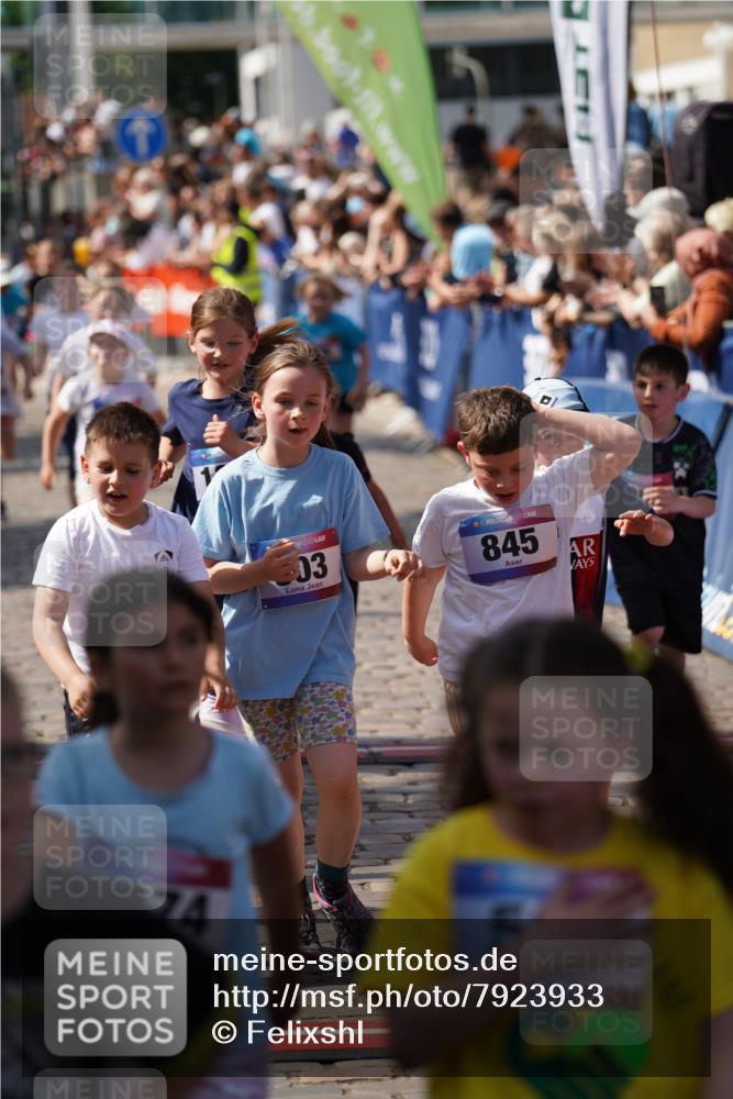 13.06.2025 - Holstenköstenlauf Felixshl http://msf.ph/oto/7923933 13.06.2025 16:08:43 Laufen 291, 303, 685, 686, 711, 839, 843, 845, 858, 859, 861, 964, 1051, 1208, 1214, 1305, 1311, 1314, 1315, 1857 meine-sportfotos.de