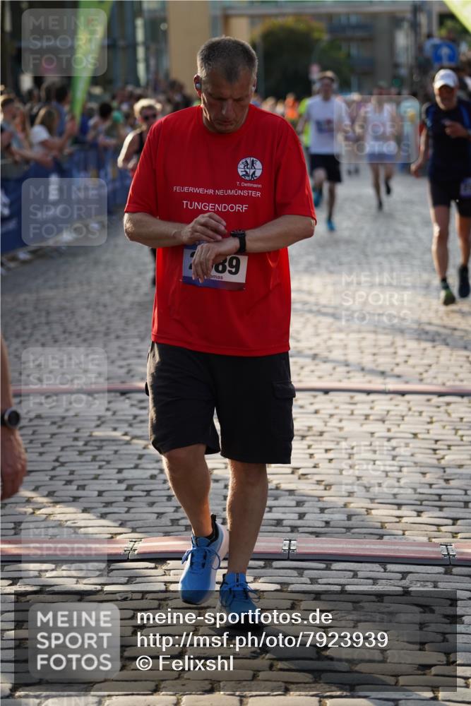 13.06.2025 - Holstenköstenlauf Felixshl http://msf.ph/oto/7923939 13.06.2025 19:56:48 Laufen 2089, 2264, 2471, 2572, 3226, 3770 meine-sportfotos.de