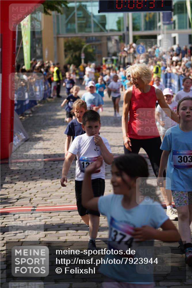 13.06.2025 - Holstenköstenlauf Felixshl http://msf.ph/oto/7923944 13.06.2025 16:08:46 Laufen 202, 290, 291, 303, 685, 686, 692, 711, 839, 843, 845, 858, 859, 861, 964, 1051, 1214, 1305, 1311, 1314, 1315, 1857 meine-sportfotos.de