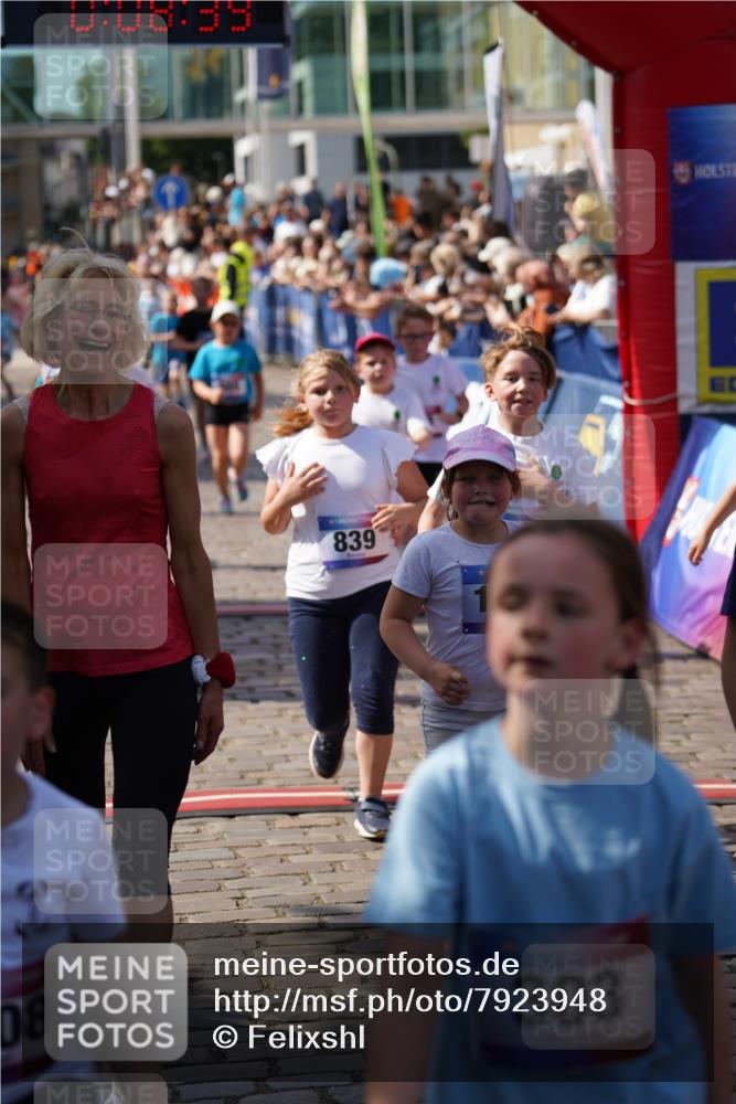 13.06.2025 - Holstenköstenlauf Felixshl http://msf.ph/oto/7923948 13.06.2025 16:08:48 Laufen 202, 290, 291, 292, 685, 686, 692, 711, 717, 839, 841, 843, 858, 859, 861, 1214, 1311, 1315, 1857 meine-sportfotos.de