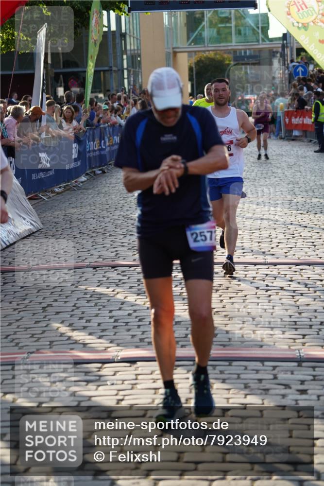 13.06.2025 - Holstenköstenlauf Felixshl http://msf.ph/oto/7923949 13.06.2025 19:56:53 Laufen 2036, 2264, 2471, 2572, 2611, 2663, 3226, 3770 meine-sportfotos.de