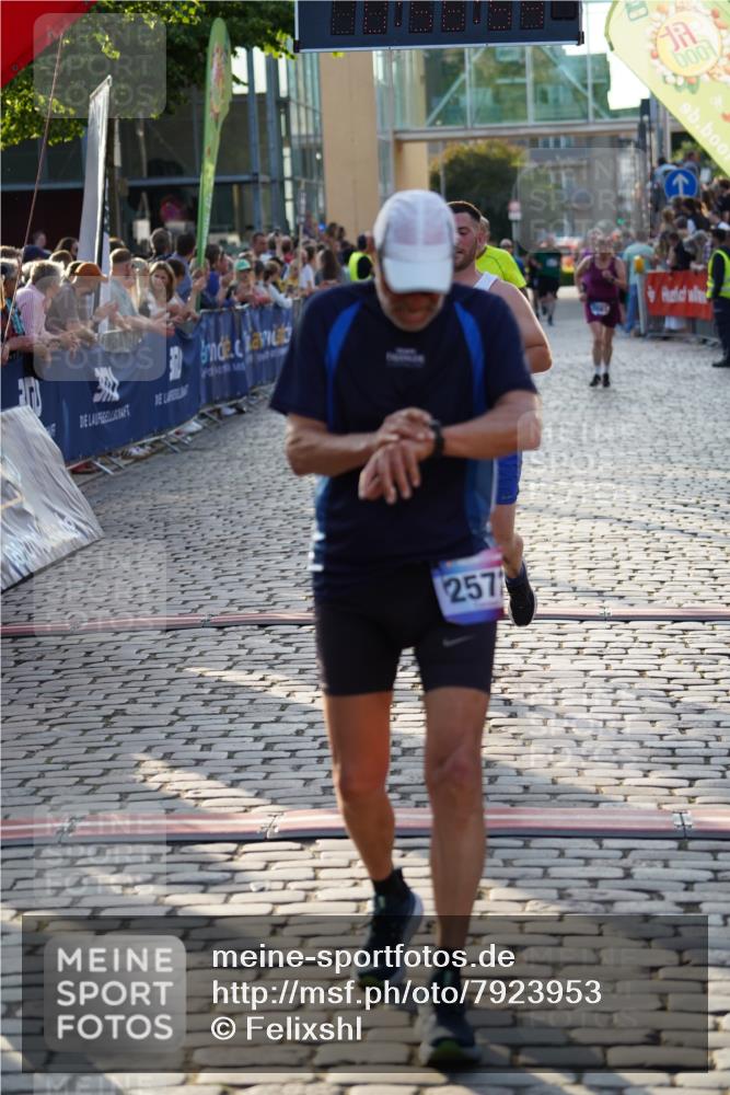 13.06.2025 - Holstenköstenlauf Felixshl http://msf.ph/oto/7923953 13.06.2025 19:56:53 Laufen 2036, 2264, 2471, 2572, 2611, 2663, 3226, 3770 meine-sportfotos.de