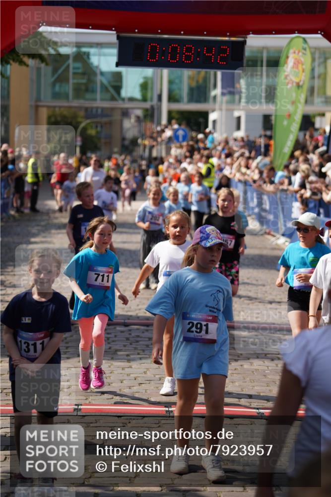 13.06.2025 - Holstenköstenlauf Felixshl http://msf.ph/oto/7923957 13.06.2025 16:08:51 Laufen 198, 200, 202, 290, 291, 292, 440, 457, 682, 685, 692, 704, 711, 717, 841, 858, 859, 861, 971, 972, 1182, 1311, 1315, 1857 meine-sportfotos.de