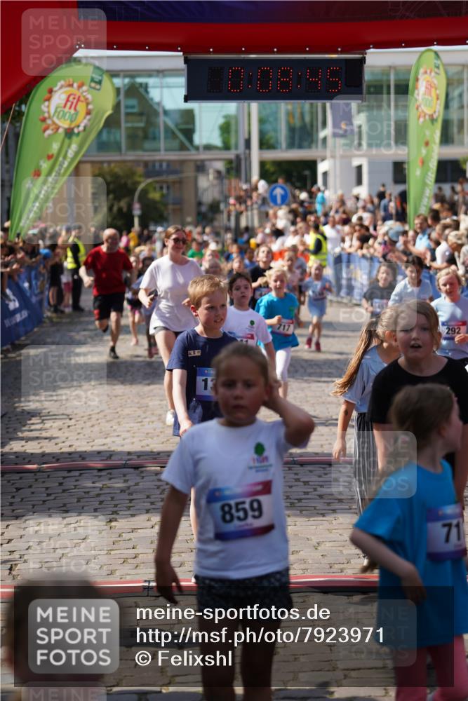 13.06.2025 - Holstenköstenlauf Felixshl http://msf.ph/oto/7923971 13.06.2025 16:08:54 Laufen 198, 200, 202, 290, 292, 318, 437, 440, 457, 599, 682, 685, 692, 704, 711, 717, 841, 971, 972, 977, 1182, 1315, 1820, 1857 meine-sportfotos.de