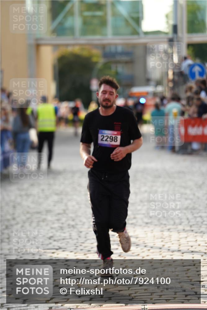 13.06.2025 - Holstenköstenlauf Felixshl http://msf.ph/oto/7924100 13.06.2025 19:58:03 Laufen 2298, 3895 meine-sportfotos.de