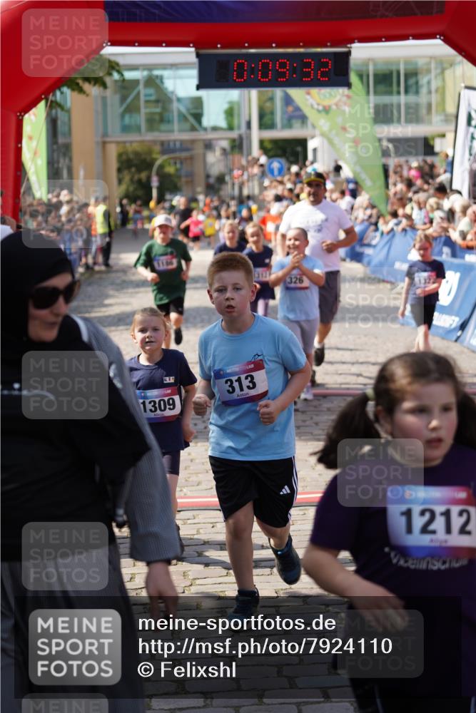 13.06.2025 - Holstenköstenlauf Felixshl http://msf.ph/oto/7924110 13.06.2025 16:09:41 Laufen 313, 326, 713, 969, 1186, 1308, 1309, 1312 meine-sportfotos.de