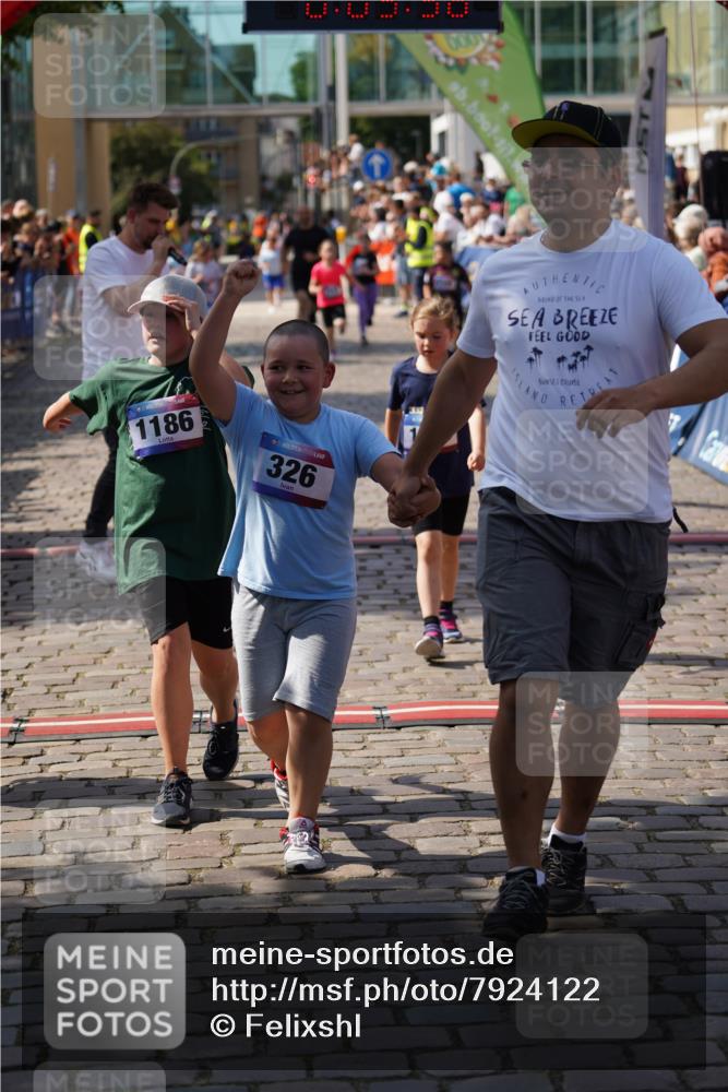 13.06.2025 - Holstenköstenlauf Felixshl http://msf.ph/oto/7924122 13.06.2025 16:09:45 Laufen 326, 583, 598, 713, 969, 980, 1186, 1205, 1308, 1312, 2000 meine-sportfotos.de