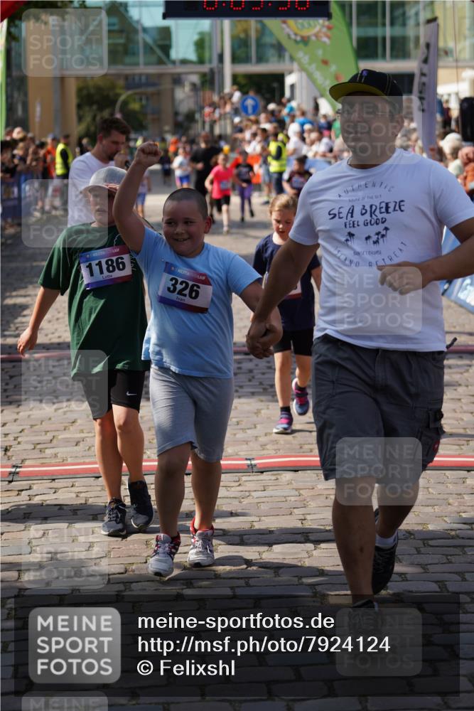 13.06.2025 - Holstenköstenlauf Felixshl http://msf.ph/oto/7924124 13.06.2025 16:09:45 Laufen 326, 583, 598, 713, 969, 980, 1186, 1205, 1308, 1312, 2000 meine-sportfotos.de